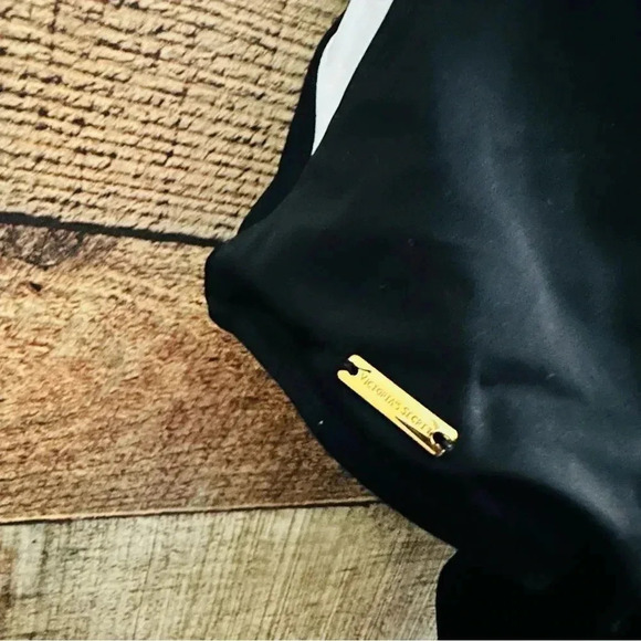 NWT Victoria’s Secret The Plunge Color Block One Piece Polyester Bathing Suit - Picture 7 of 9